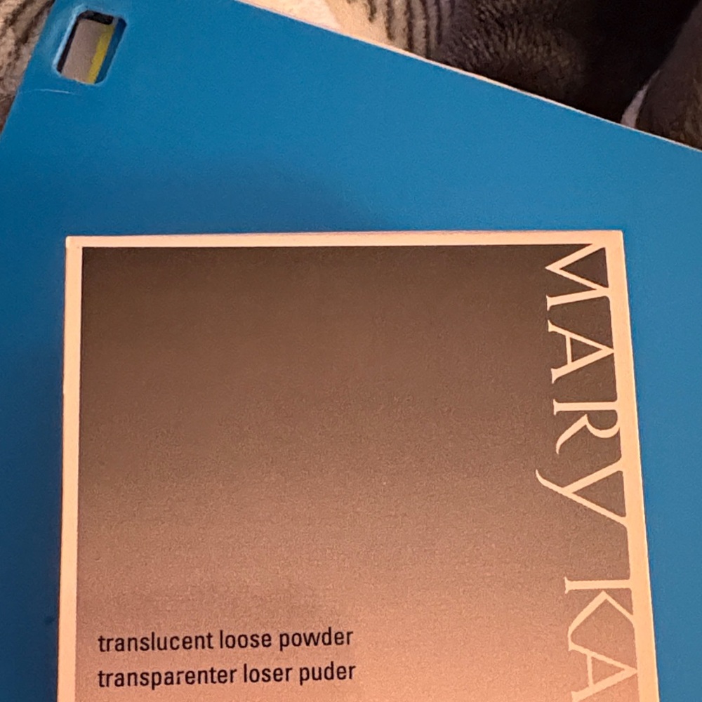 Mary Kay Translucent Loose Powder - Sleek Gray Packaging